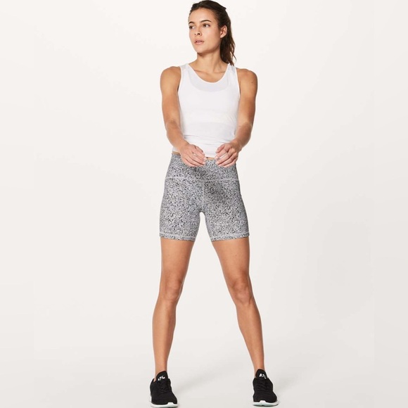 Rare Lululemon Train Times Short Ditsy Daisy NWT Size 4 - Picture 2 of 11